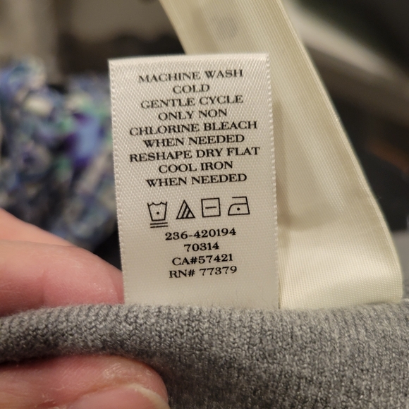 ANN TAYLOR GRAY SWEATER SKIRT SIZE MEDIUM - Picture 7 of 8